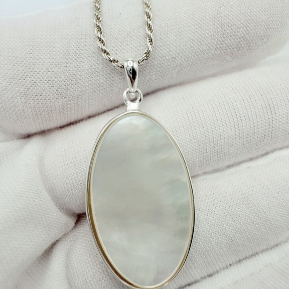.925 Sterling Silver Oval Mother of Pearl Pendant Necklace - Picture 7 of 16